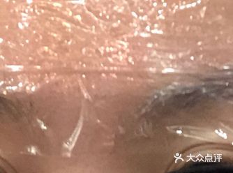 环境：环境挺好的，干净舒适整洁 服务：纹眉老师和前台