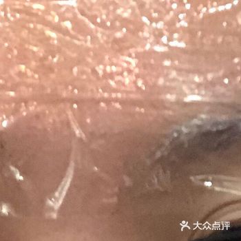 环境：环境挺好的，干净舒适整洁 服务：纹眉老师和前台
