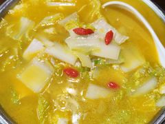豆腐汤锅-东口码头·烧鸽子·鱼头泡饼·地方菜(金鹰悦城店)