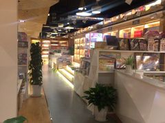 -新华里咖啡书吧(新华书店小寨店)