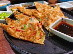 海鲜葱饼-明洞阿姨·韩式酱蟹烤肉·创意料理(三元桥店)