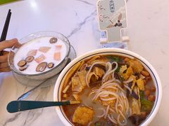 -弘束束柳州深巷螺蛳粉(珠江路店)
