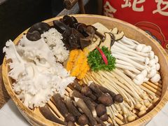 -尚尚仙·酸汤猪手·猪肚鸡火锅(华联万柳购物中心店)