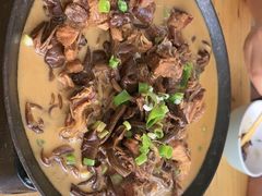 柴鸡炖山蘑-俺家菜馆(百里峡店)