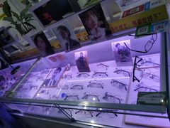 -提一眼镜·蔡司·依视路(小寨店)