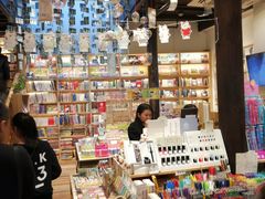 -猫的天空之城概念书店(杭州南宋御街店)