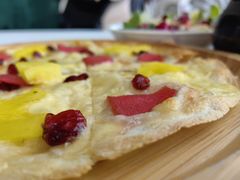 红酒雪梨水果脆薄饼-圣彼得堡观江俄餐厅(中央大街黑金冠店)