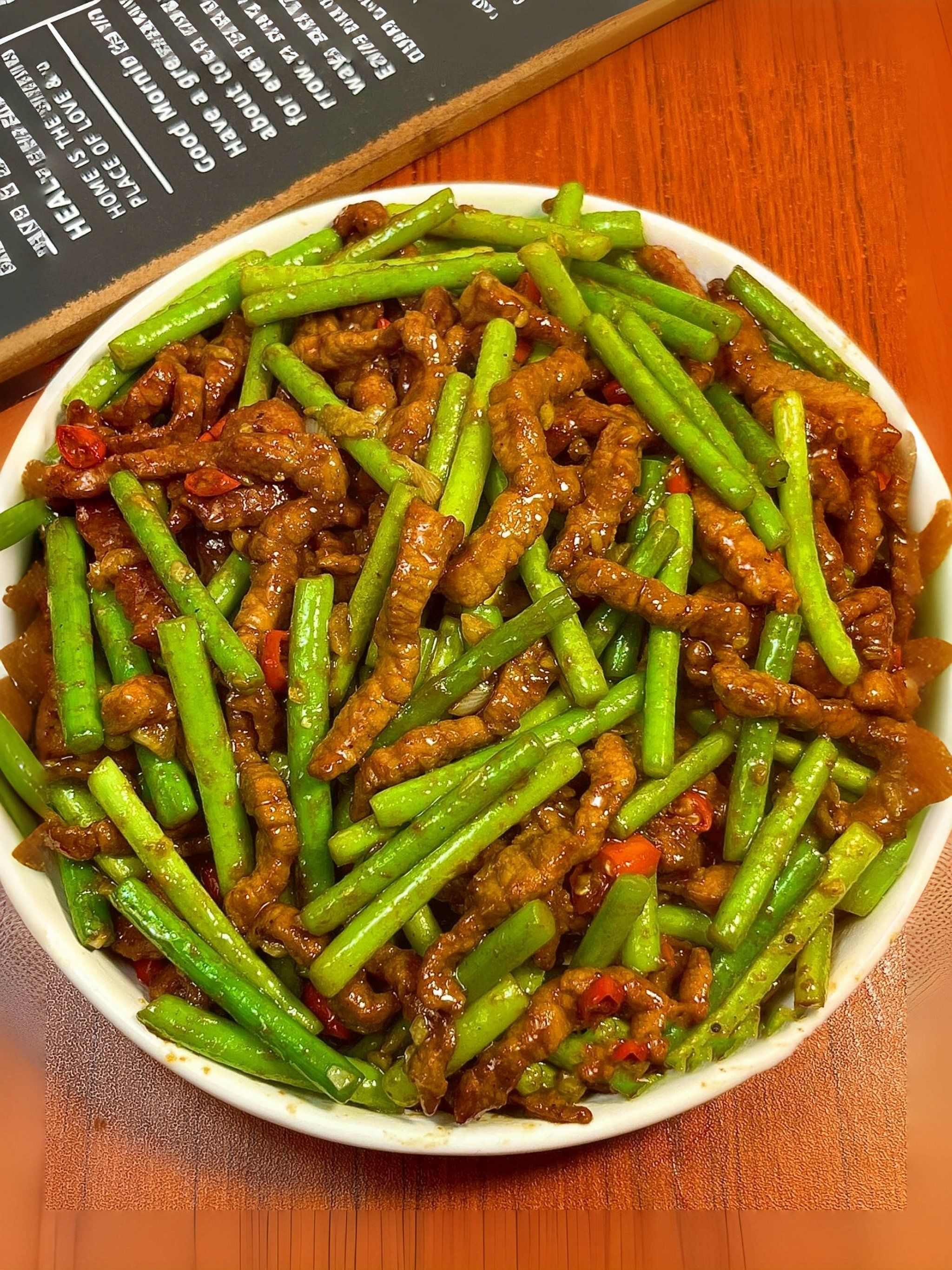 建议做这个蒜苔炒肉,多煮点米饭!太好吃了