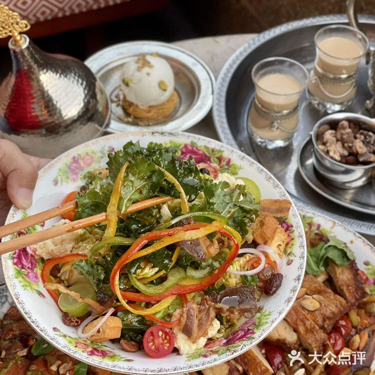 在外滩露台餐厅吃异域新疆风味，好有仪式感