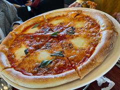 马苏里拉披萨-WOLFGANG PUCK KITCHEN & BAR(迪士尼小镇店)