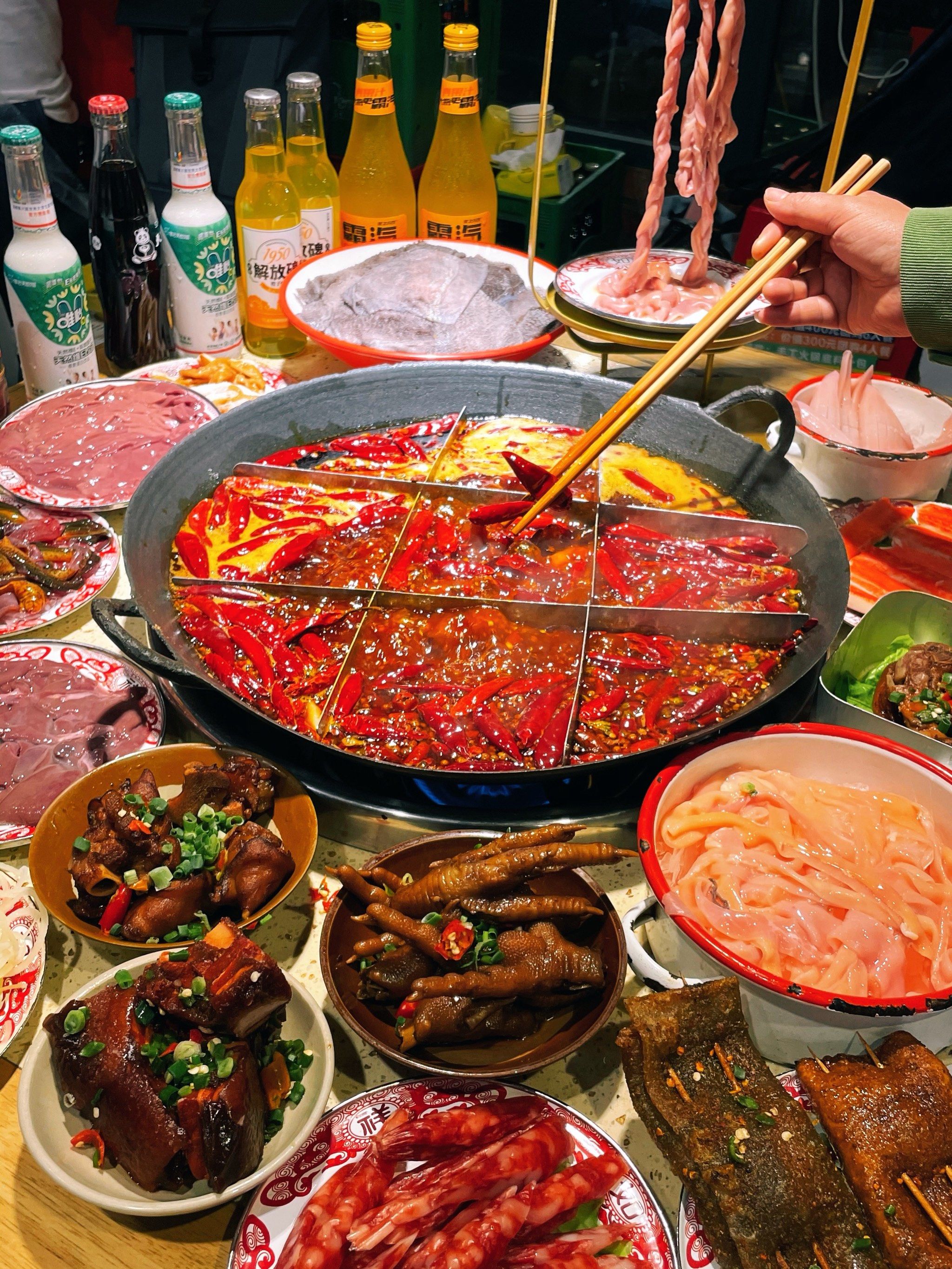 本地人扎堆堆的地道老火锅