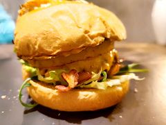 烤菠萝汉堡-HIGH FIVE哈福手工汉堡(桂林路店)