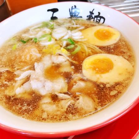 三丰面(人形町店)-"进点先用硬币或纸币买餐券,把餐券交给服务.