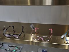 -视野联行眼镜•蔡司•依视路(温江店)