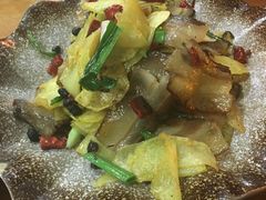 -石磨豆花家常菜·牦牛排土火锅