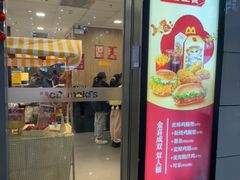 -麦当劳(上海虹桥站30B检票口楼上)