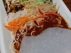 七彩泡沫鸡肉凉米线-雀舞云南菜(乐客城店)