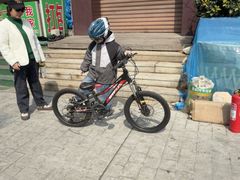 -道路口单车爱瓦士dahon大行