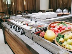 自助取餐区-海口绿发希尔顿酒店-田园汇自助餐·三文鱼·海鲜