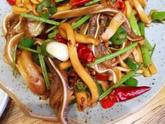 猪耳朵炒乳香干-胡桃里音乐酒馆(东区店)