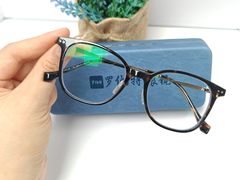 -罗伯特眼镜·蔡司官方授权(罗湖国贸店)