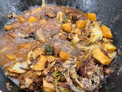 -粘豆包柴火铁锅炖