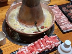 -果松木炭酸菜铜火锅·外婆参鸡汤