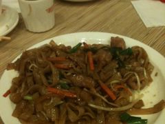 干炒牛河-粤仔湾砂锅粥(广益哥伦布店)