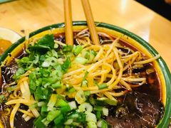 -拈签一笑黄牛肉辣卤串串