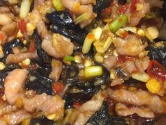 川粉味道一般，鱼香肉丝下饭菜还算地方，就是忍不住还是想青笋在里面，这就是习惯了吧。这个蹄筋炖萝卜很适合的养生菜品。-堂聚德(三圣宫美食文化街店)