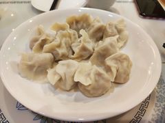 酸菜猪肉饺子-东方饺子王(新奥购物中心店)