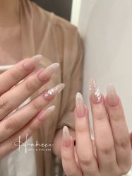 -花岐款式专研健康美甲沙龙