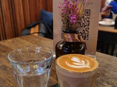 澳白-老麦咖啡馆·TheCottageCafe(静安寺店)