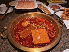 -小天鹅火锅·一线江景洪鼎旗舰店(洪崖洞店)