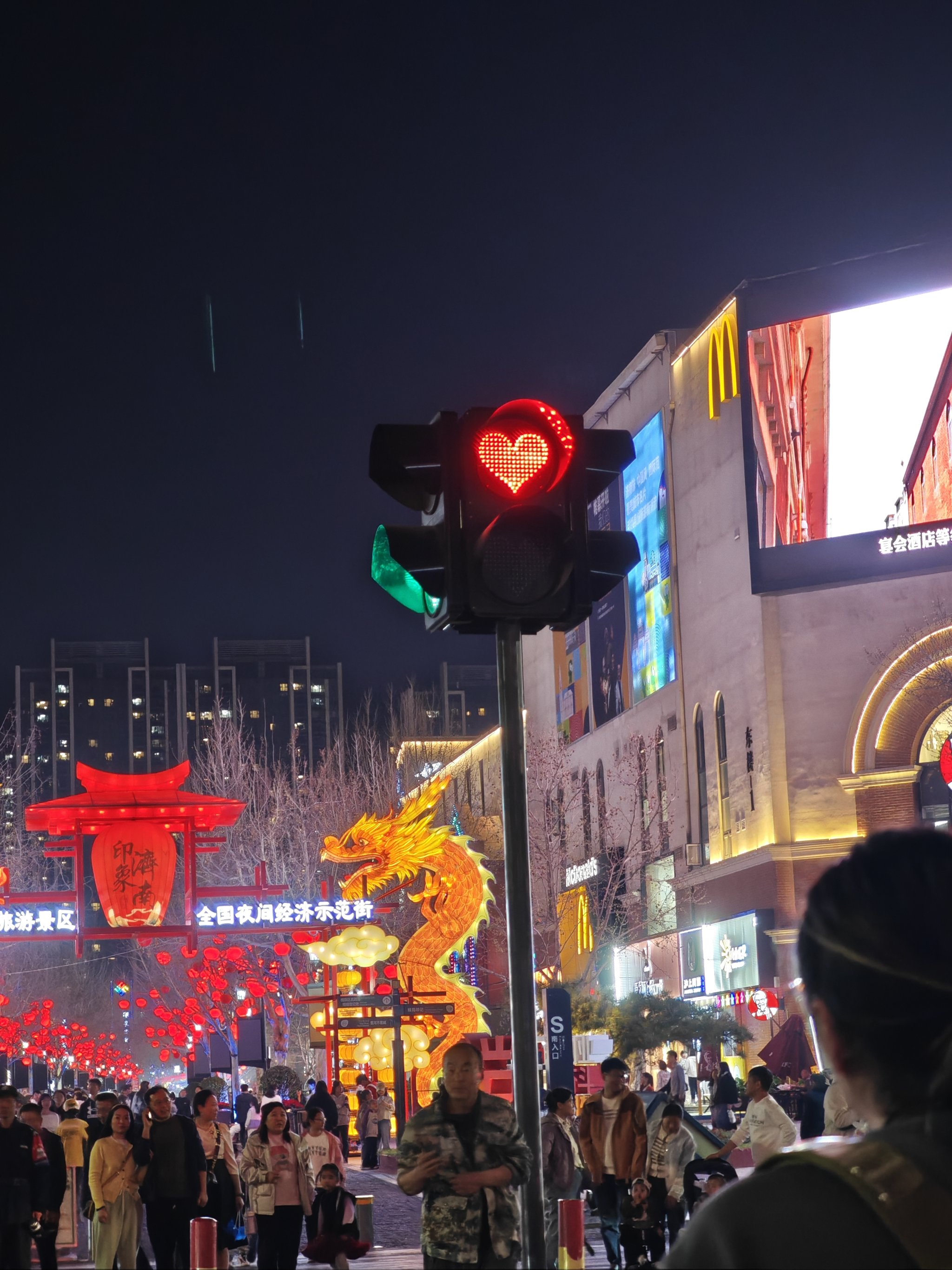 济南街道夜景图片