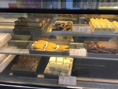 面包甜点陈列柜-上海哈尔滨食品厂(淮海中路店)