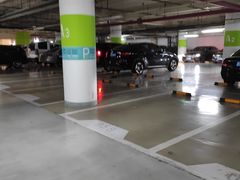 -蓝色港湾停车场
