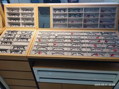 -光明眼镜·蔡司授权(徐泾店)