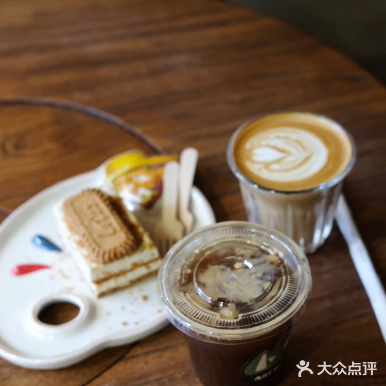 贵阳市区松弛感天花板 早咖晚酒都浪漫