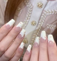 -花岐款式专研健康美甲沙龙