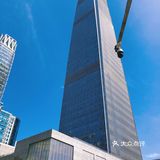 国贸三期在蓝天的映衬下更漂亮