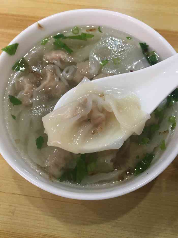 万惠香扁食-"当地人的小吃馆子,味道还不错.价格很实惠.