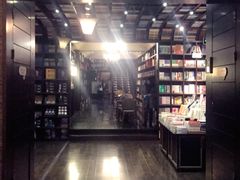 -钟书阁(松江泰晤士小镇店)