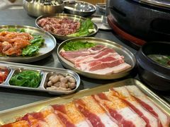 -围炉肉舍•炭烤活鳗•丹东海鲜烤肉(步行街店)