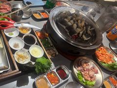 -围炉肉舍•炭烤活鳗•丹东海鲜烤肉(步行街店)