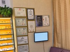 -优医视平价眼镜蔡司依视路折扣工厂店(十里堡店)