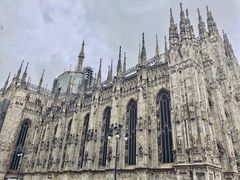 -文艺复兴百货(米兰大教堂广场店)