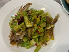 芹香酥鱼-君霖海鲜私房菜(春柳店)