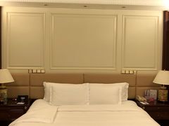 -深圳富苑皇冠假日套房酒店