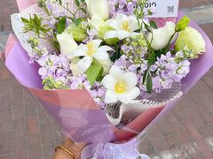 -何兮花店·气球派对鲜花店(马桥银春路万科城店)